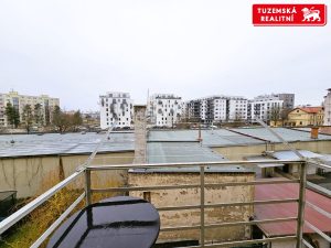 Vymazlený byt  3+1, 81m2, se 3 balkóny, s vlastním topením a výhledem na Flóru v Olomouci.