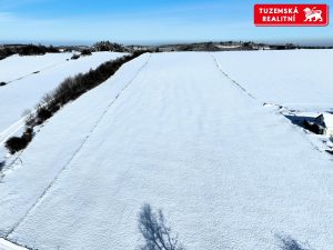 Diamant mezi pozemky se zemědělskou usedlostí na Kořenci u Boskovic.