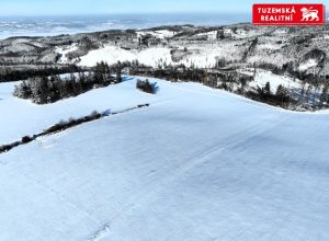 Diamant mezi pozemky se zemědělskou usedlostí na Kořenci u Boskovic.